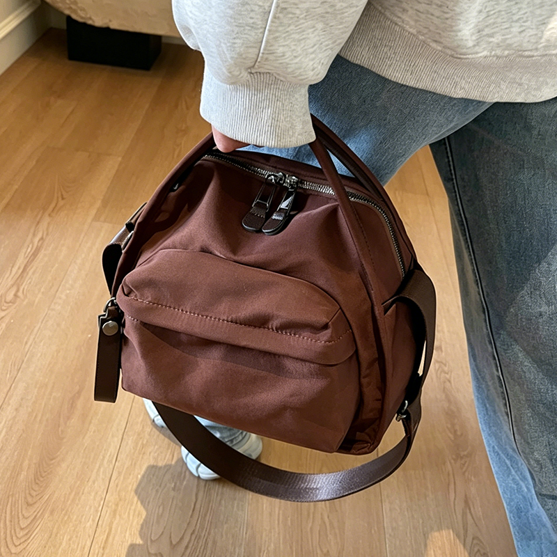 👜 Lightweight Nylon Crossbody Bag