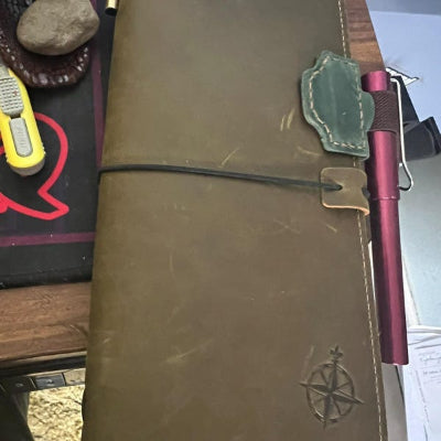 Gepersonaliseerde magnetische leren pennenhouder/bladwijzer